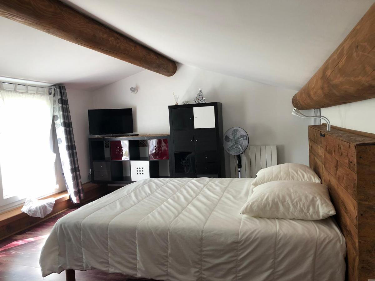 L'Etang Des Cigales Apartment Uchaux Екстериор снимка