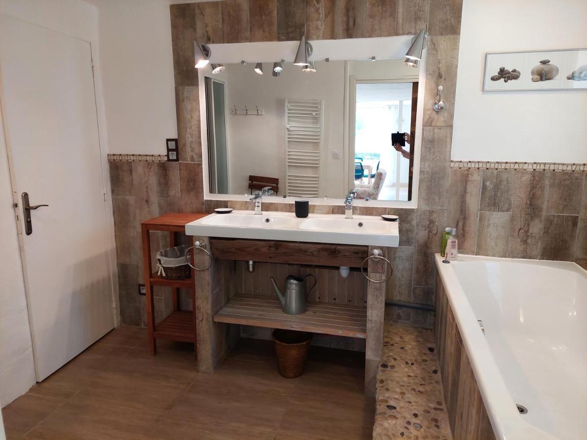 L'Etang Des Cigales Apartment Uchaux Екстериор снимка